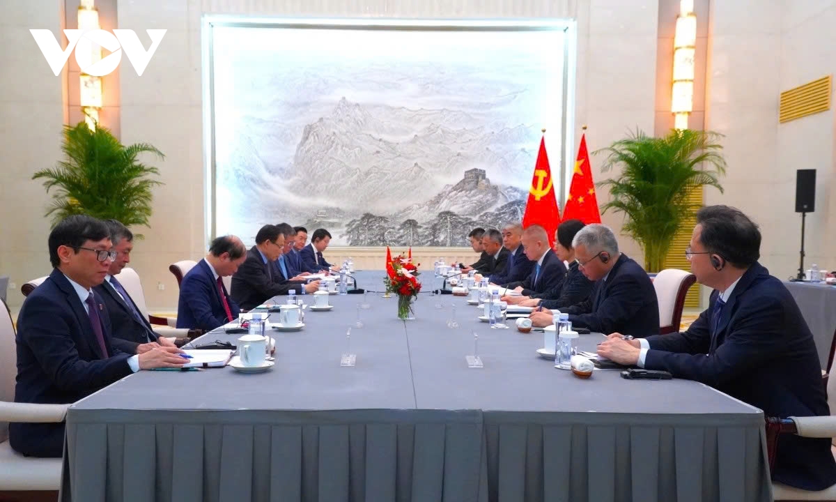 Vietnam and China pledge to deepen party-to-party ties